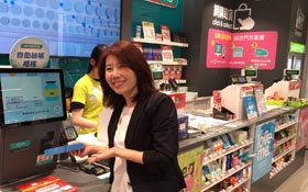 科技彩妝鏡試妝、24小時自助結帳   首家屈臣氏科技店在台北