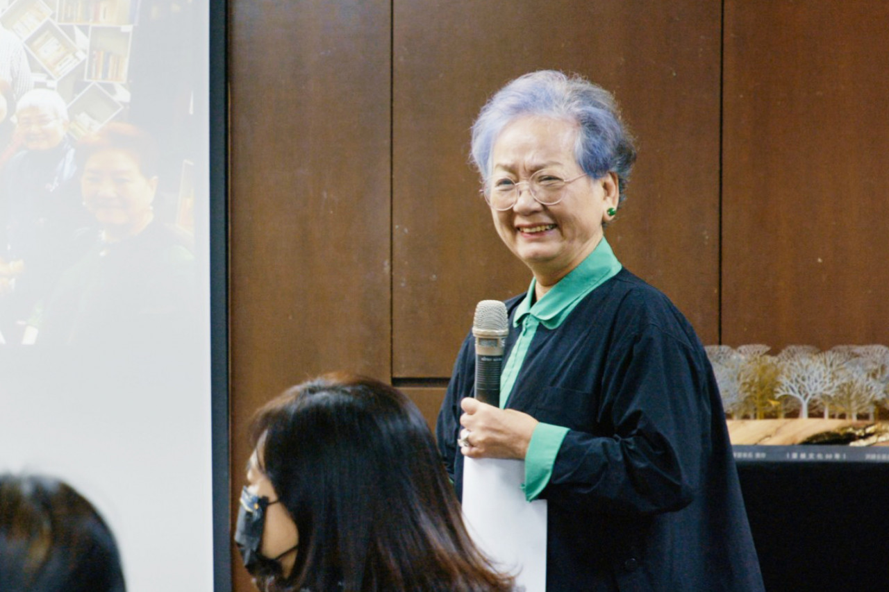 80歲中風，寫字像小學生…國際牌長媳簡靜惠走路復健、靠讀書和年輕人聊天，把老年活得幸福又優雅