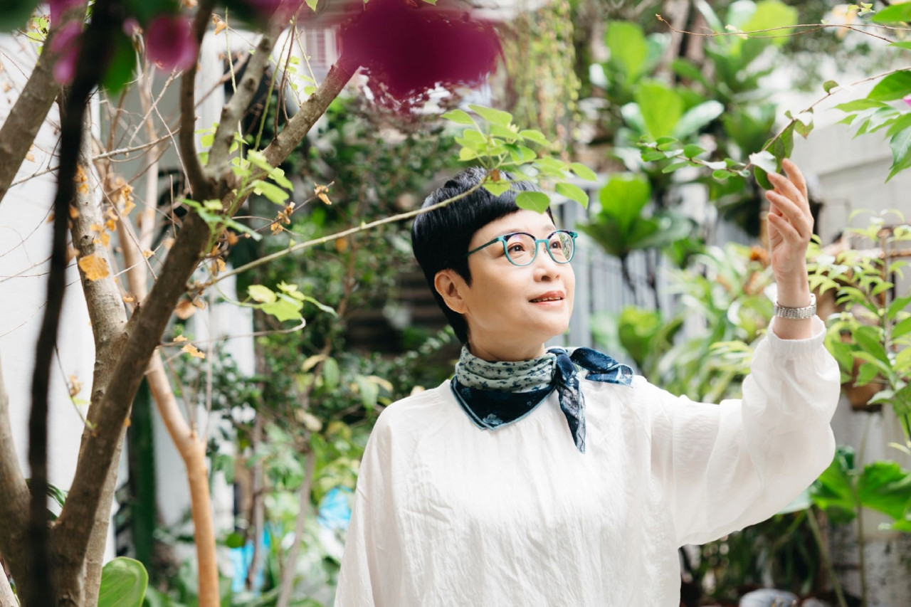 舟車勞頓的長照日常，就當坐飛機去旅行吧！擁有的是此刻，張曼娟：我不認命，也替媽媽改命