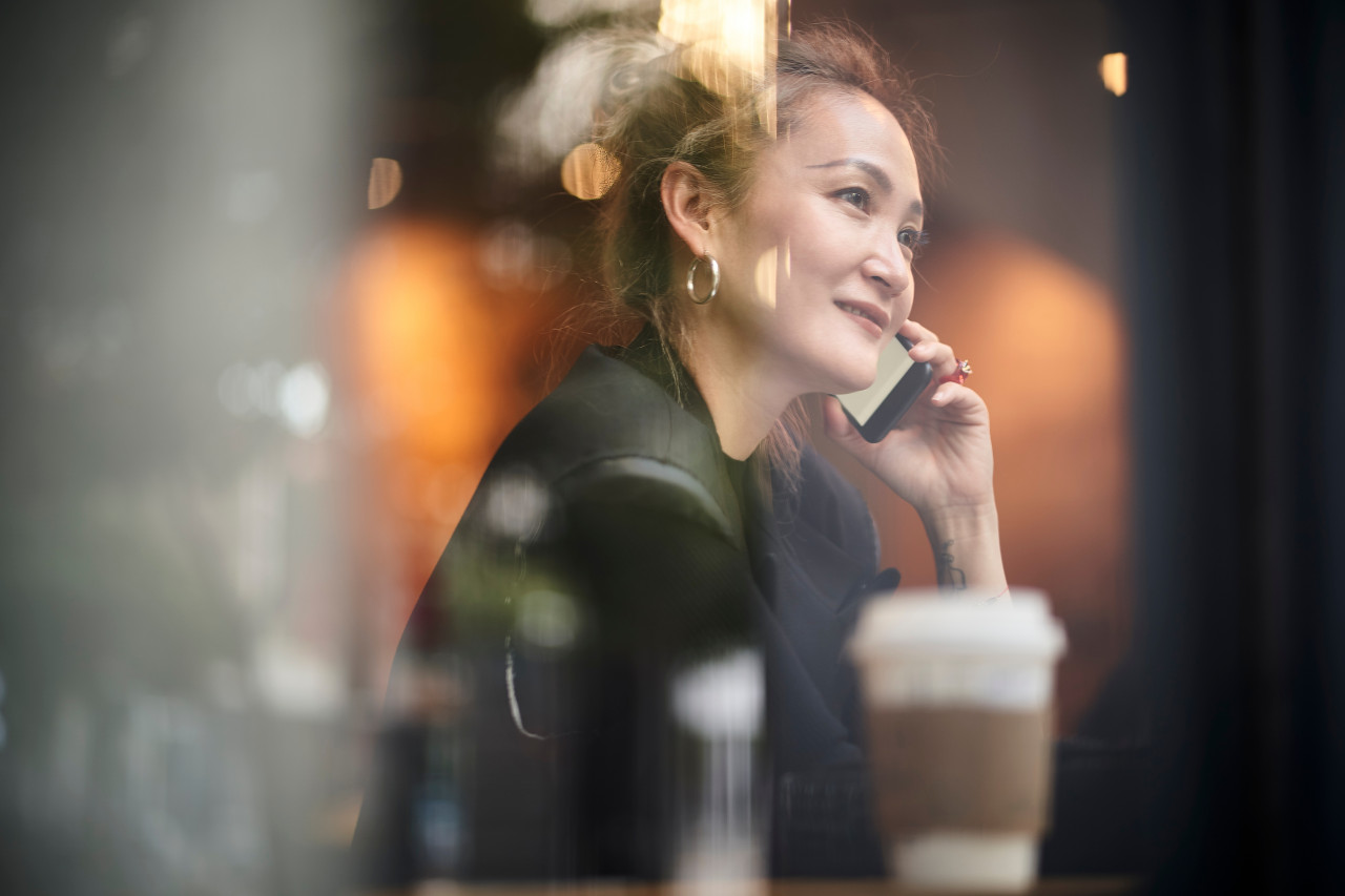 窮怕了才懂！為媽媽選最貴的藥卻負債「躲在廁所哭」…下半生靠金錢與本事，女人要成為自己的屋簷
