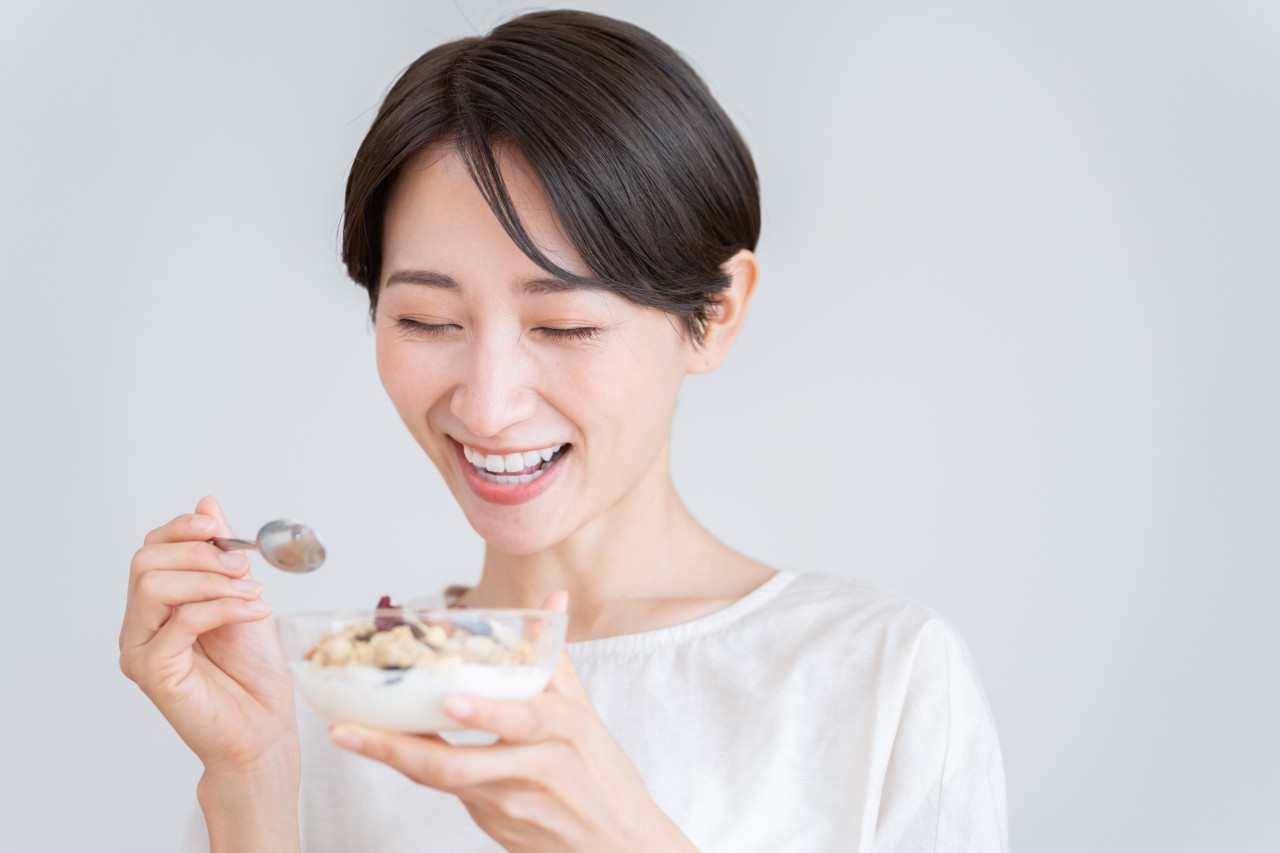 被「厭世感」籠罩？別再內耗自己…營養師親授最溫柔的8大解方：這樣吃＋做，幸福感真的回來了！