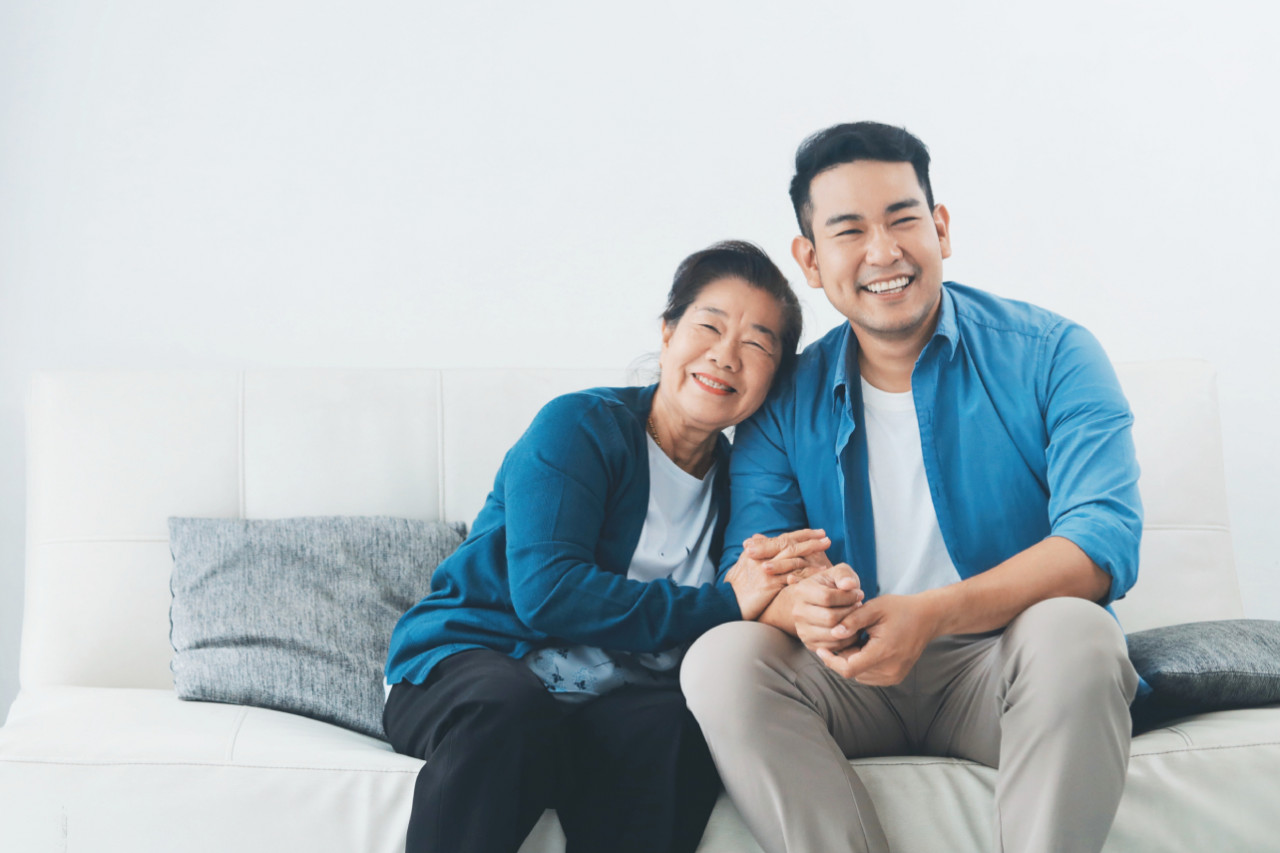 沒血緣的她幫我帶便當、洗澡，債主砸店時護在我前面…曾以為轉帳能盡孝，卻來不及說媽我愛你