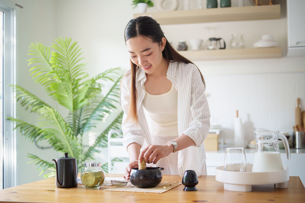 人生再拚命，也不能避免悲傷孤獨，但你能品味生活，定錨「快樂」當下：讓大腦成為你的神隊友