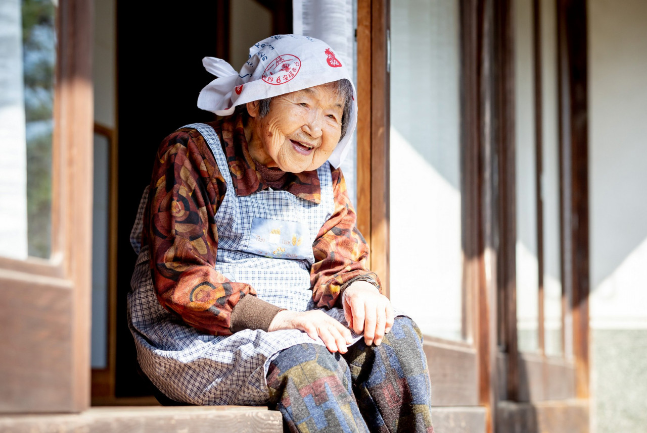 沒生小孩自責「不該待在這」，老伴臨終一句話解心結！102歲奶奶活出自我的5個智慧：接納自己的全部