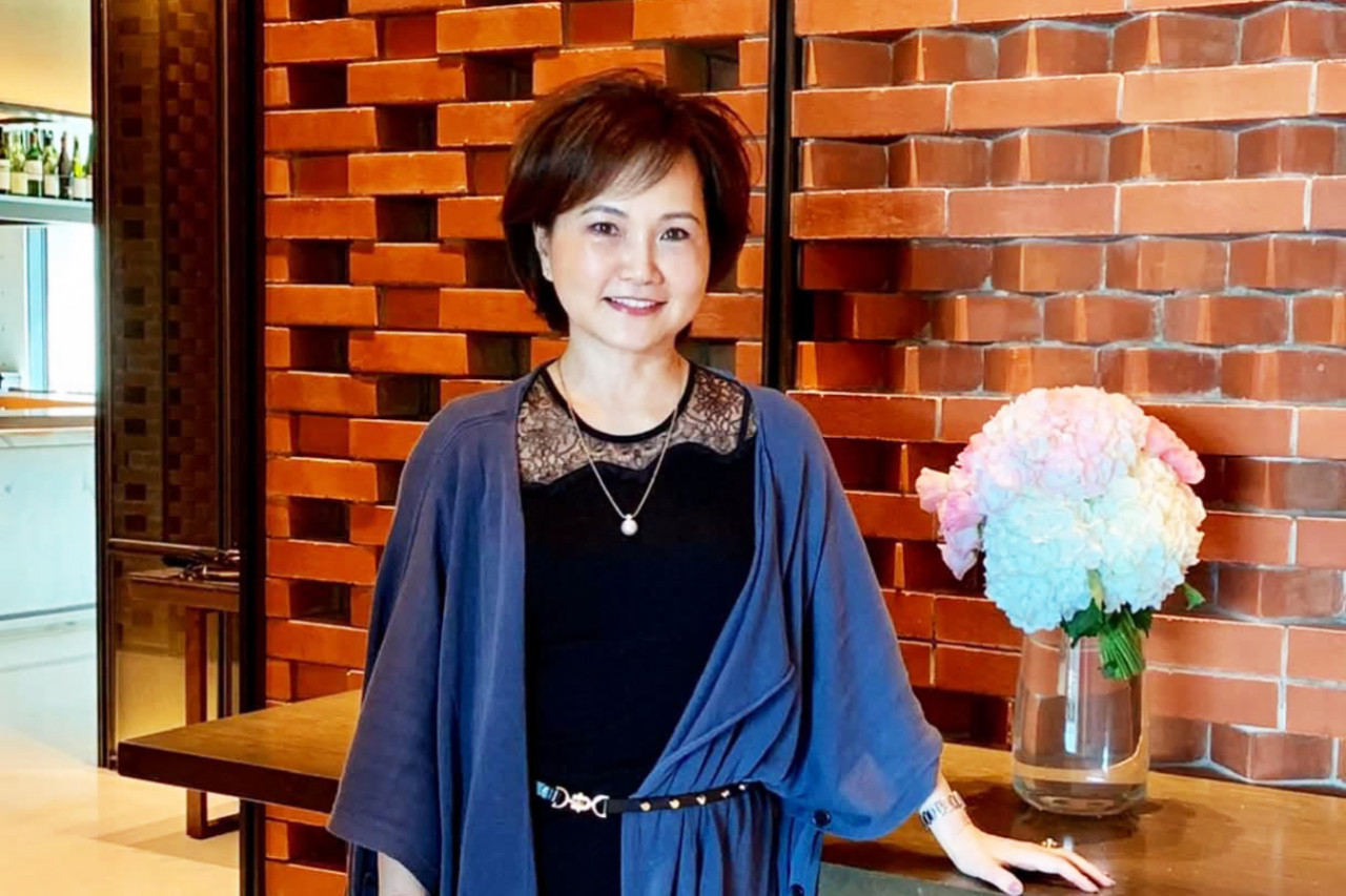 丈夫病倒，沈春華連旅行、開懷大笑都愧疚！兒子一句話點醒她：照顧者也需要被照顧