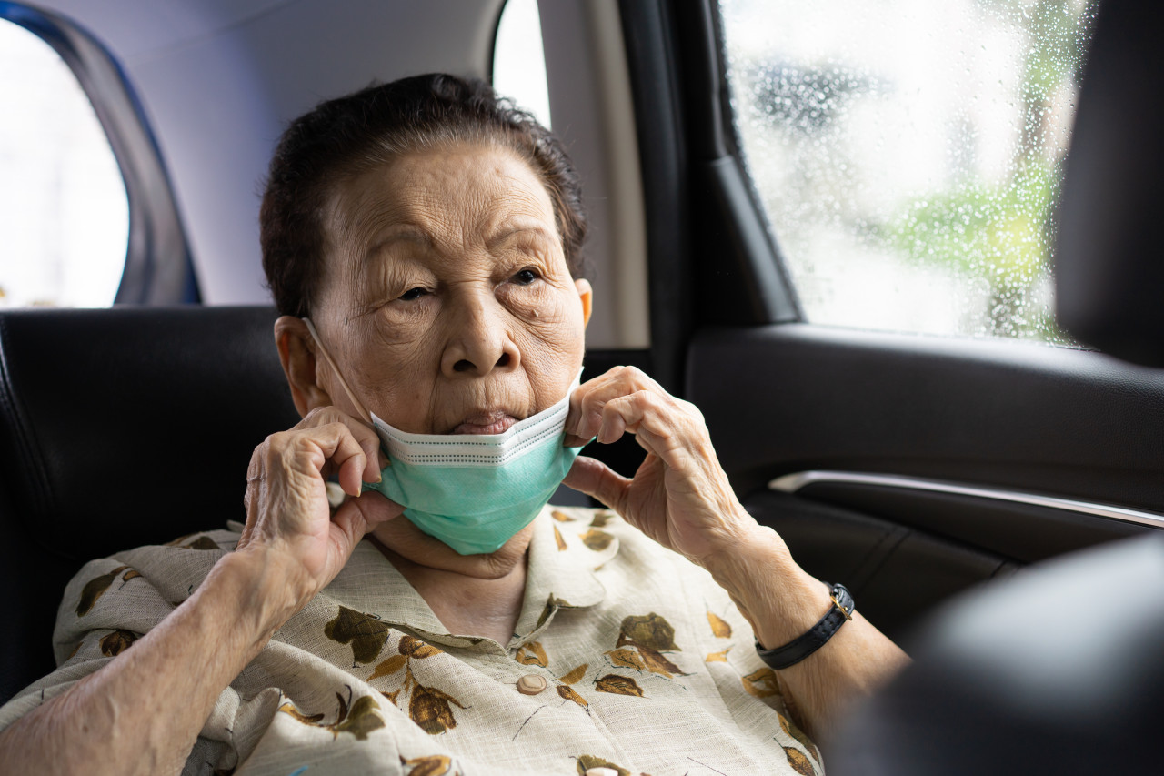 陪80歲岳母看病，敬老卡有錢卻連2台車都刷不了！上千則留言揭真相：問題可能不在司機