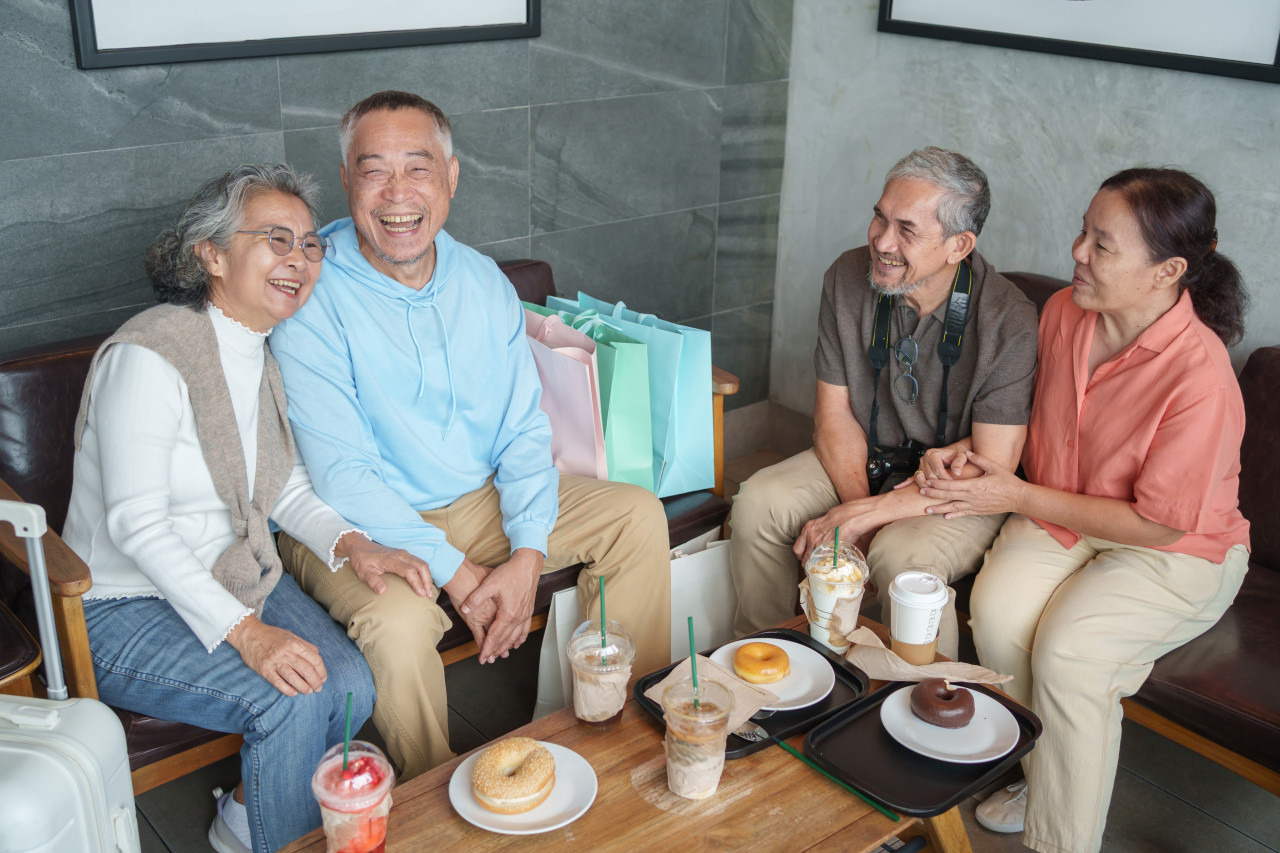 70歲老爸不缺錢也不出國，每週最盼和老友喝咖啡：一個下午的快樂，比保健食品更珍貴