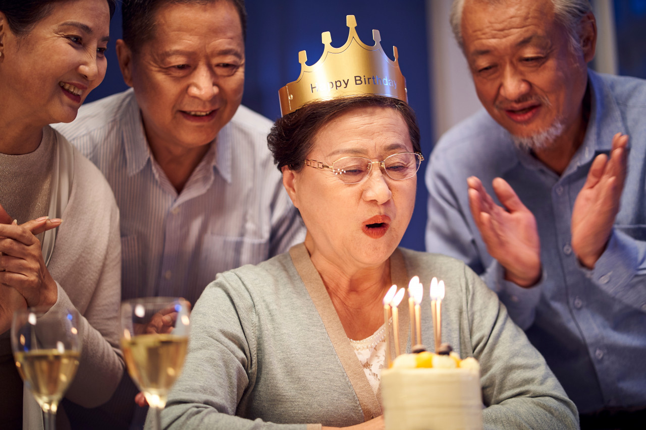 「好心幫省錢」，孩子卻不高興！別讓你的心疼，傷了兒女真心：學會接受「被照顧」也是一種愛