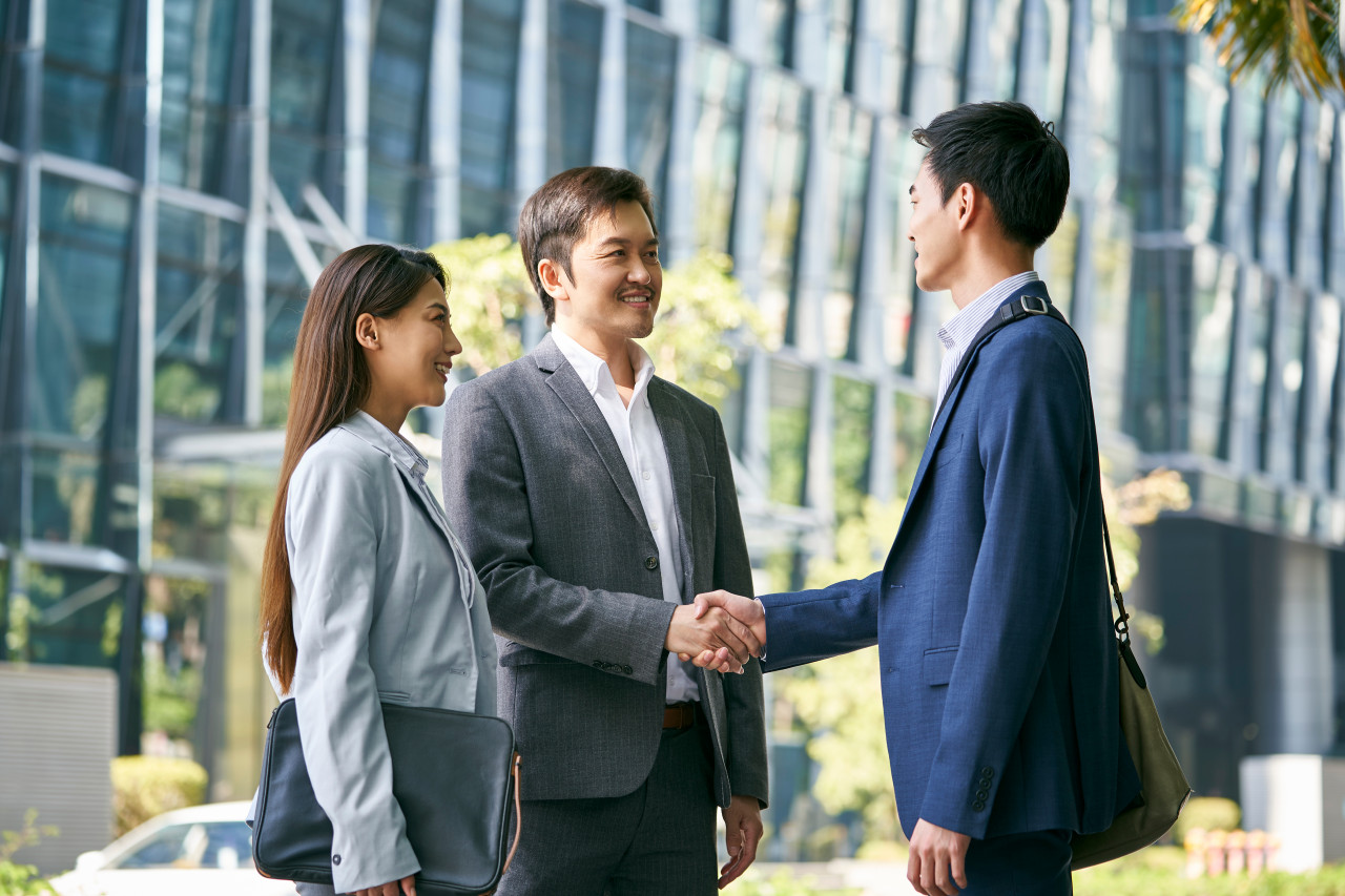 離婚官司「保持沉默」反而贏？律師靠１談判技巧讓富商心服口服，換來優渥合約：尊重是最高級策略
