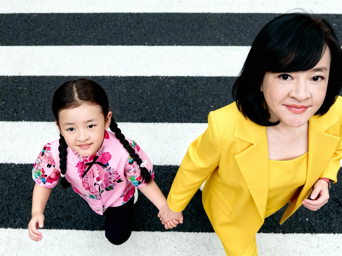 50歲後才懂的自由：現金流勝過總資產！趙婷的幸福哲學：不必證明什麼，過得剛剛好就是富足