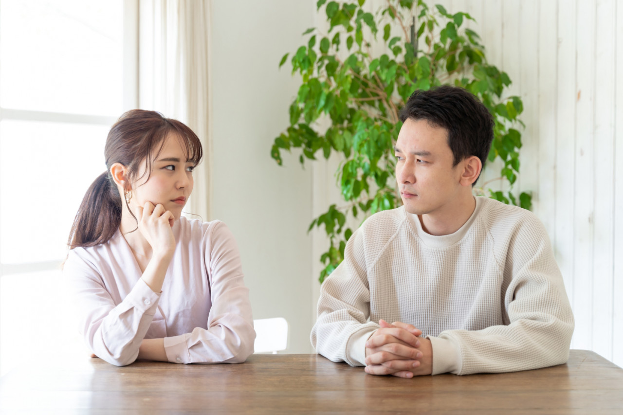 誰說愛就要完全透明？他顧家負責，卻被嫌「不愛聊心事」：不當妳的閨密，也能當好丈夫