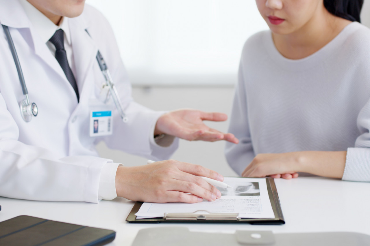 巴金森氏症非老人病！40多歲也發病，便祕、失眠、嗅覺差是訊號：規律用藥加運動，拿回人生控制權