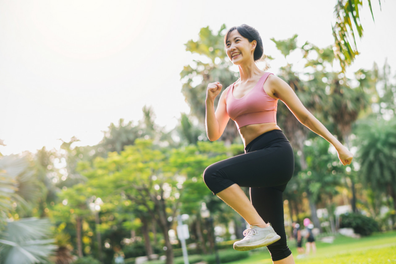 你能單腳站10秒嗎？更年期運動不必拚命：快走、深蹲、瑜伽「心跳微快、臉頰微紅就夠了」