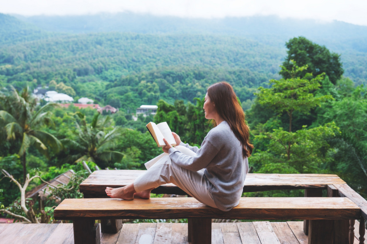 「我們不是厭世，只是不再演戲」遠離世界連肌膚都光滑了，感覺更靠近自己：獨處是熟齡的心靈良藥