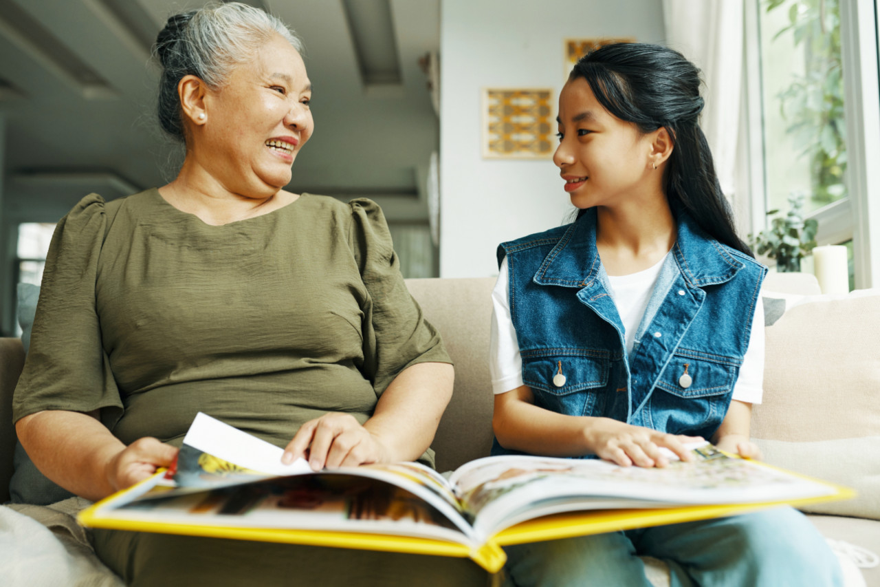 「再操勞，妳連孫子都抱不到了！」她忙到右眼失明仍不肯休息…過勞並非勤奮，發現都為時已晚