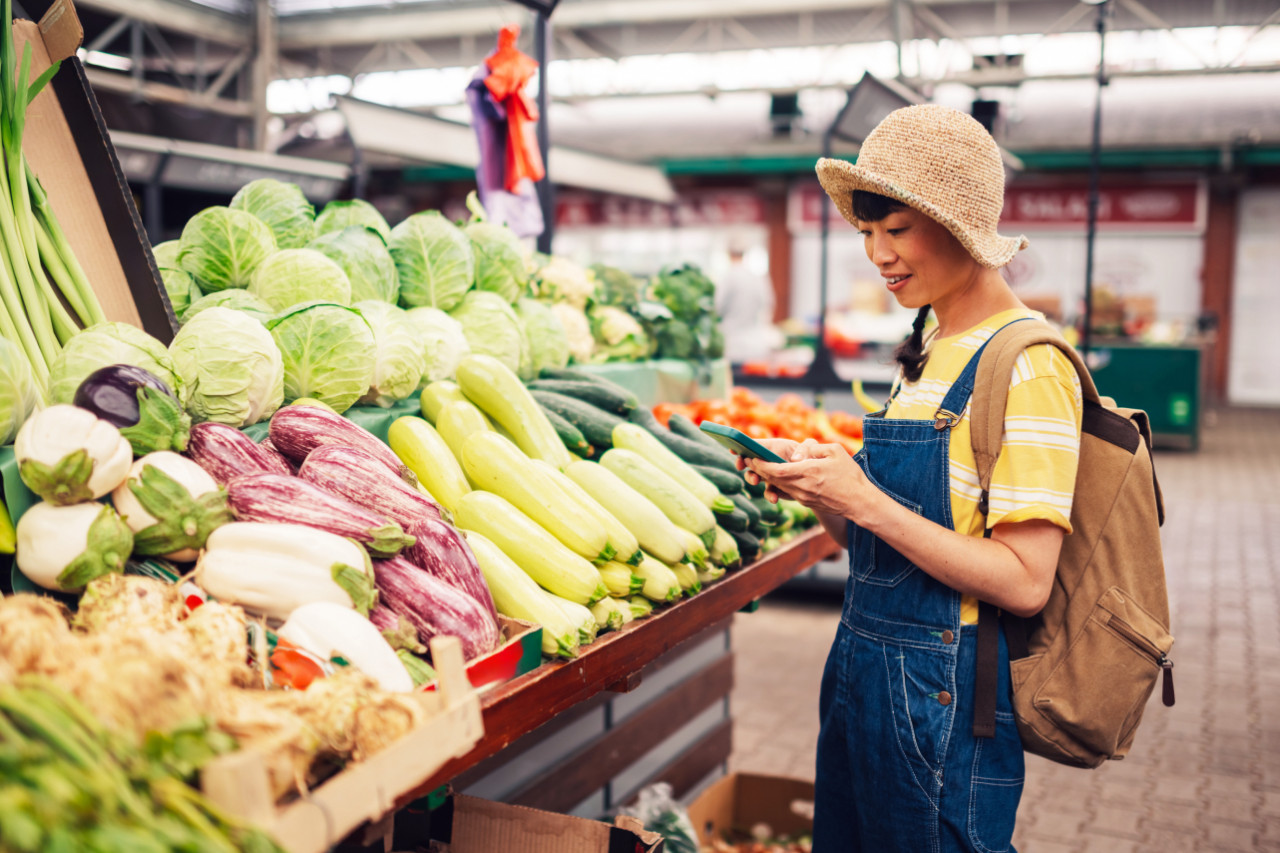 想走得穩、上下樓不吃力？9成台人鈣不足，其實菜市場就有答案：「這款豆腐」跟深綠蔬菜別挑錯