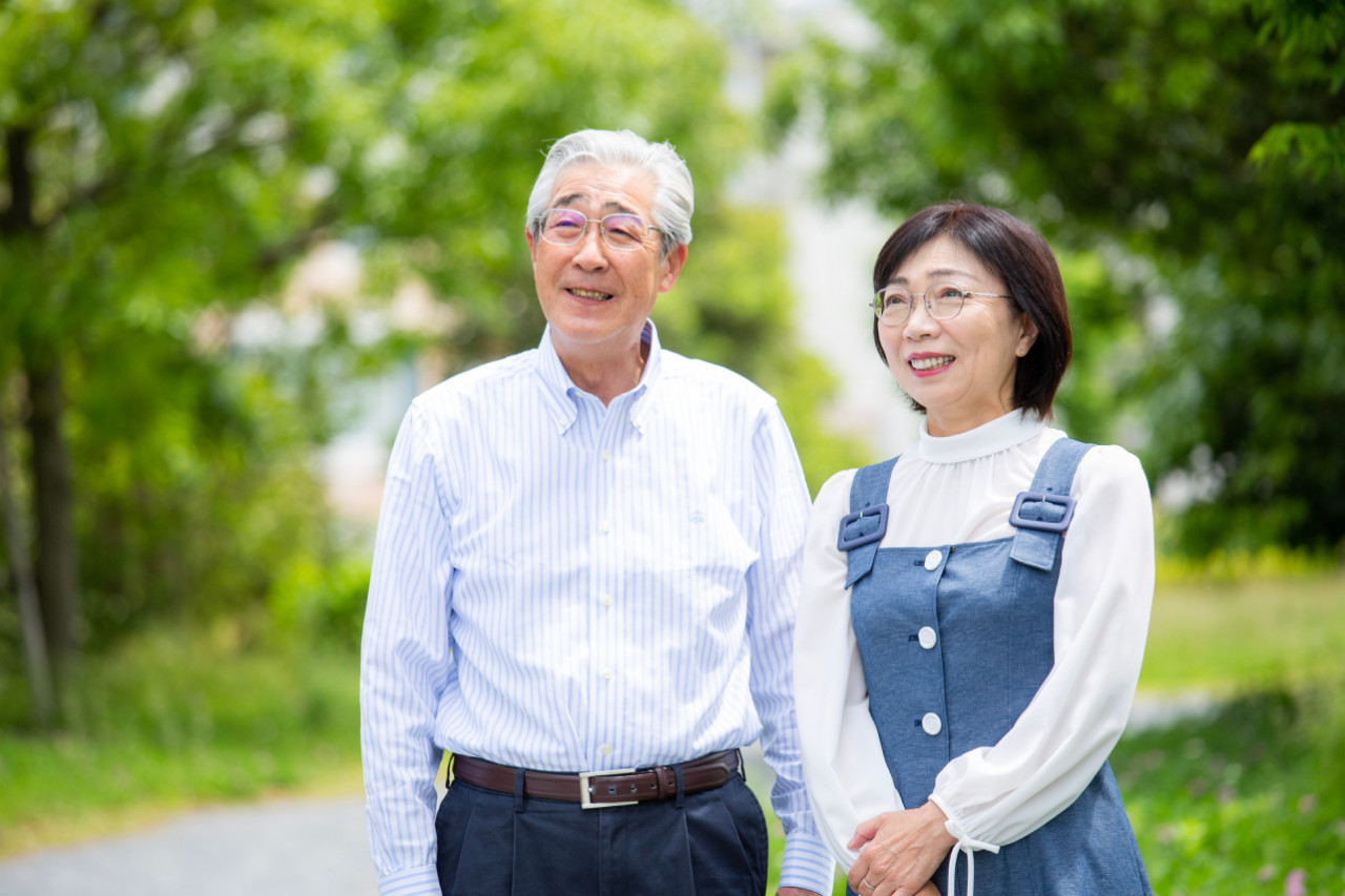 老後「窮得只剩房」？把老家當「啞巴兒子」留房、以房養老，每月拿錢孝敬你：現金流才是生活的命脈