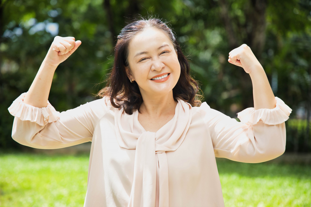 打掃阿姨出來是做身體健康的！年領股息比薪水多…年輕時忍下買包錢，換黃金、股票：老了不怕錢不夠