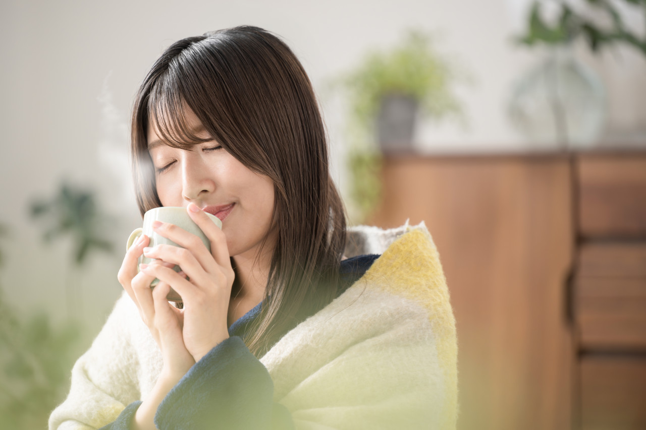 她50歲「經血崩漏」，坐在馬桶上不敢起身，止血針也無效！醫：千萬別熬夜，四物湯、紅糖補血暖宮