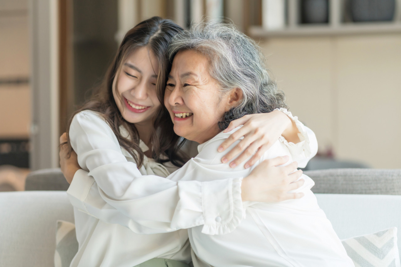 失智母退化成「老寶寶」，能跟她做的事一件件變少…彭菊仙 ：陪伴這十年，每週都和媽媽的一部分告別