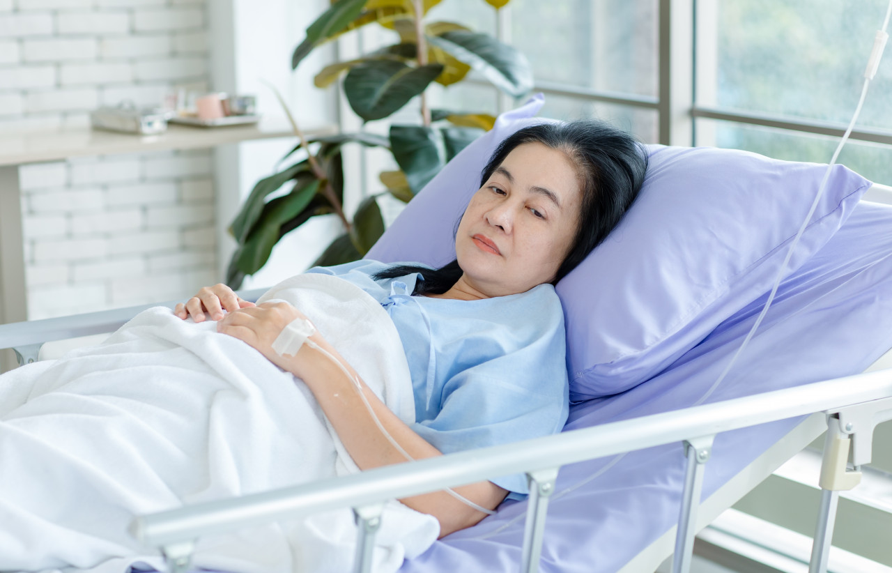 卵巢癌讓她連下床都難，卻在臨終夜跪坐道謝…癌末病人給醫師的珍貴一堂課：死亡或許可怕，未必痛苦