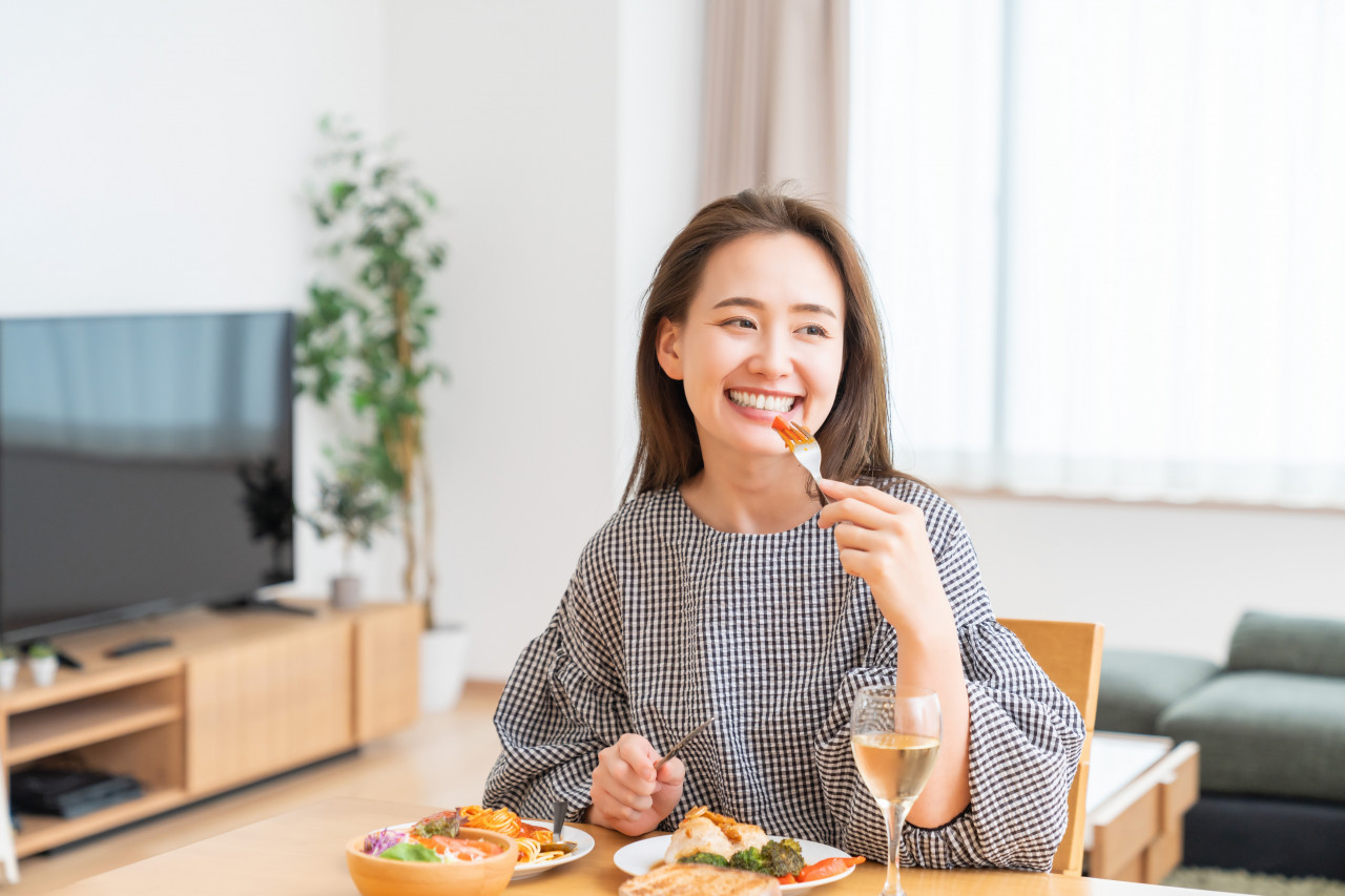 別再追逐青春，學會善待自己：從早餐吃肉開始，活得有趣、有尊嚴，人生下半場更有力！
