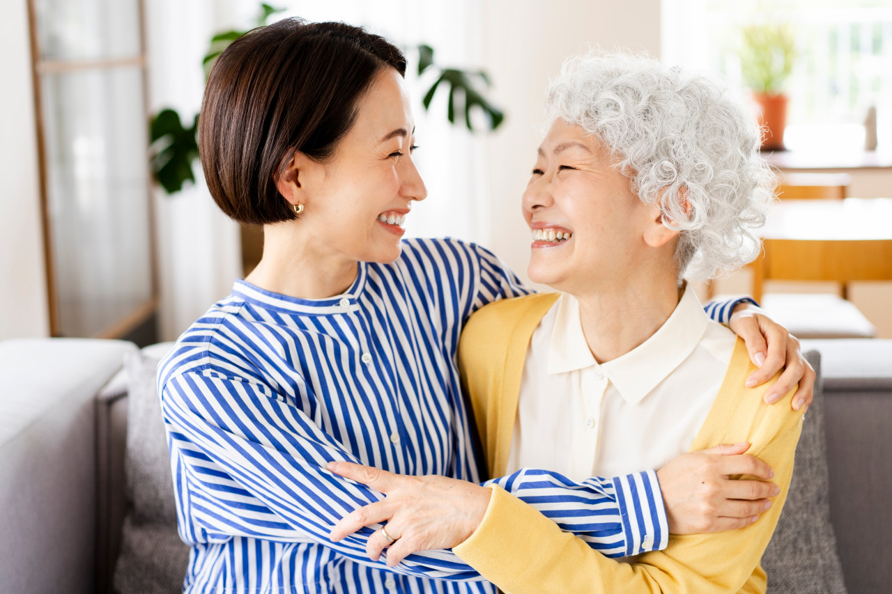 單親媽咬牙繳20年房貸，長照老母卻錢不夠用…該不該賣房換現金？專家：珍貴的不是資產，而是時間