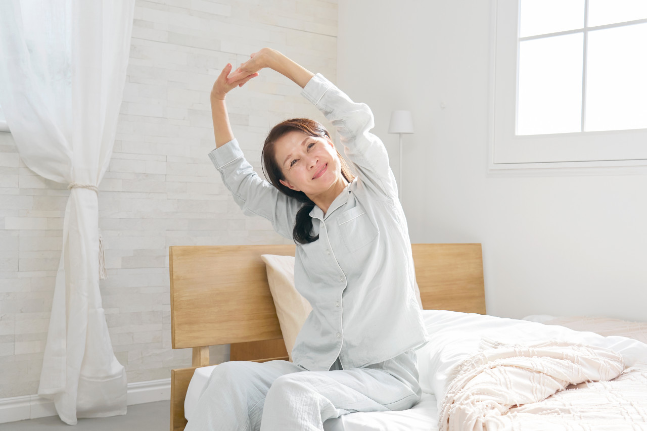 停經後，血壓越來越高？每天「這動作」26次，看電視、講電話都能做：血壓穩了、血管變年輕