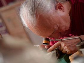 超越世界紀錄！開價500萬也不賣！他用「超微小作品」讓台灣被看見！