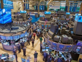 道瓊收漲近780點，美股四大指數全收高！可能歸因於這兩大原因