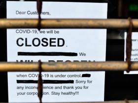 美國到處都是死亡和絕望　為何股市還大漲？