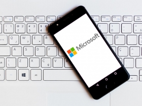 免費程式四面包圍軟體龍頭轉型求生    微軟