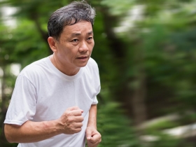 男人只剩一張嘴？力不從心的50歲，夫妻要如何做得說得多？男人是這樣想的