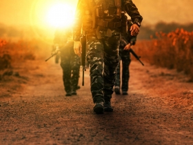 解放軍步步逼近，要如何應對？