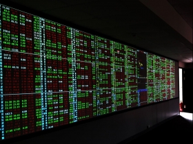 盤勢又回到「高檔震盪出貨盤」台股能否站穩萬一？取決於這2個條件