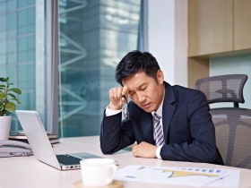 熬夜不一定「爆肝」  預防靠戒酒