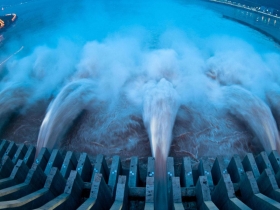 「寧淹百姓也要保壩！」三峽大壩超級洩洪照曝光　長江洪災遭爆「根本是人禍」