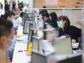 人事總處欲立法保障約聘人員　公務員擔心遭更多口譯哥、學姊「卡位」