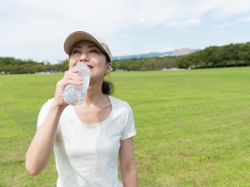 戶外活動頭暈、噁心，可能中暑了！「3要訣」預防熱傷害的11種徵兆