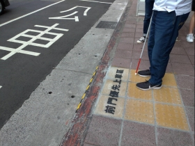 不只預約公車！他們為視障者打造專屬候車區　盼3年內在雙北更普及