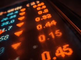 居高思危也能撿便宜！「兩條件」檢視價值型公司體質　11檔低P/B好股出列