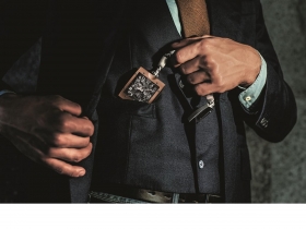 追求自由之心　前衛RM 020陀飛輪懷錶