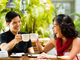 退休後交朋友，別再只話當年勇！這樣建立社交圈，幫你找到存在感，生活更充實