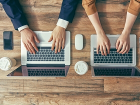 不要再傻傻手動Key數據，學會這一招打開檔案就能即時更新