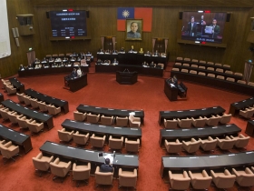 議堂亂象》官員備詢枯坐、上台挨罵、跑關要罰站 找不到千里馬官員？國會四個荒謬要先解決