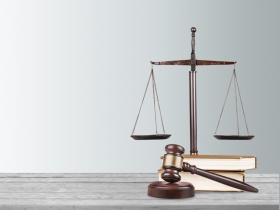 為了保護女友誤殺持刀小混混，居然判有罪？法官眼裡的「正當防衛」跟你想的不一樣