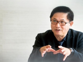 為何他說「台灣因電動車找到一片天，十分幸運？」汽車業產值近4兆美元，幾乎是半導體業10倍！