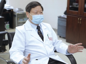 專訪社團法人台灣感染管制學會理事長 張峰義　做好感染管制措施 保護自己 也保護他人