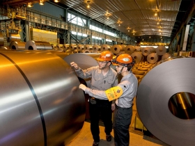 谷底翻身》中國減產鋼鐵  讓它首季逆轉勝 中鋼挑戰新材料  打群架提升附加價值