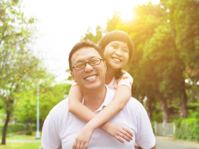 賣掉千萬房和公司股份，狂爸花5年帶2歲女兒環遊世界：再不陪她，她就長大了